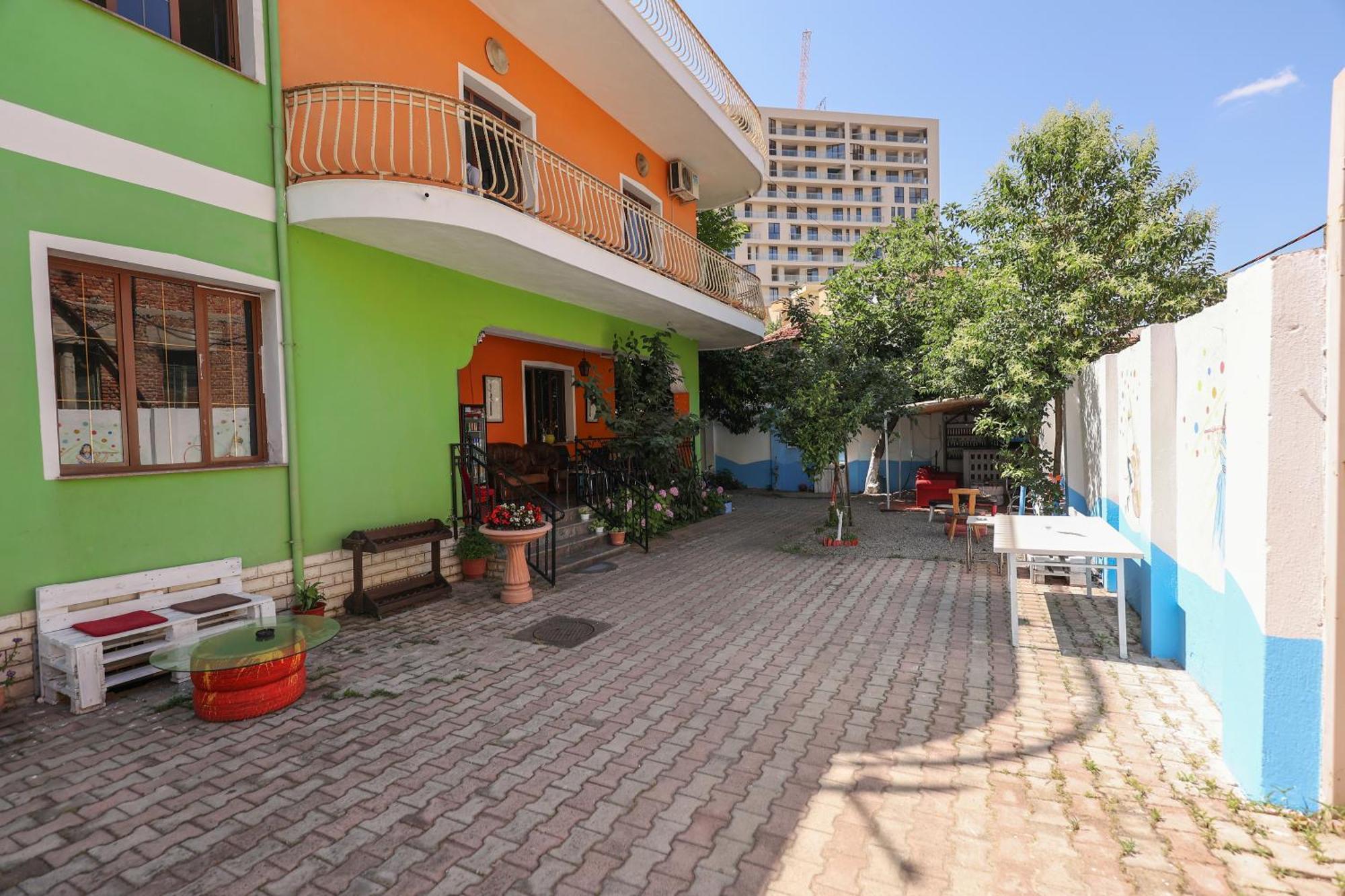 Hostel Osho Tiranë Luaran gambar