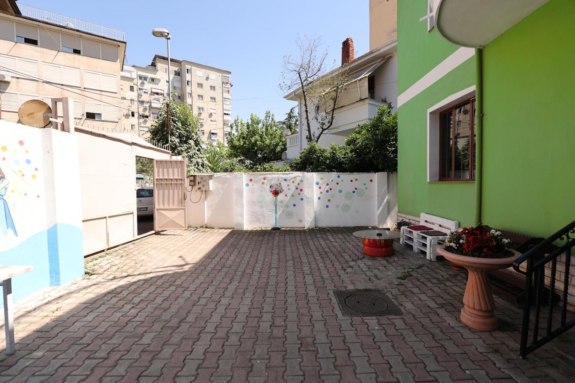 Hostel Osho Tiranë Luaran gambar