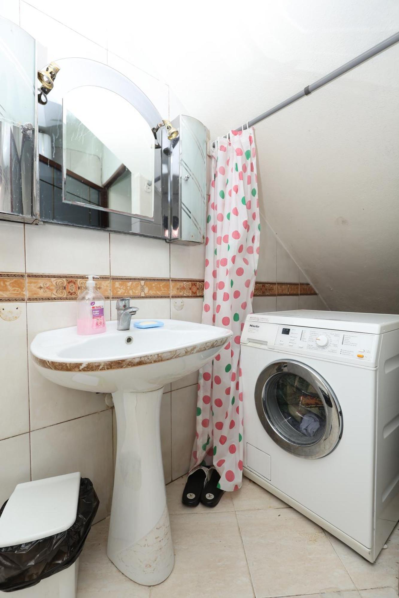 Hostel Osho Tiranë Luaran gambar